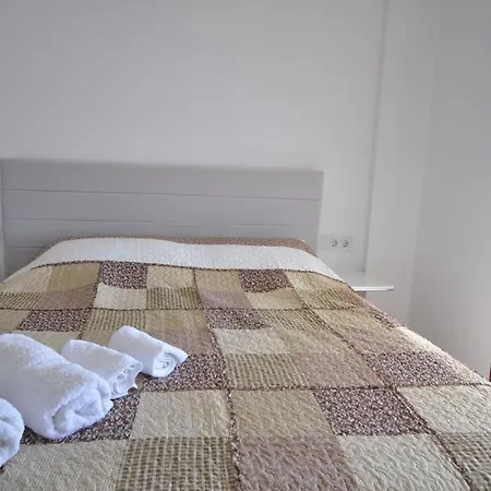 Sleeps 4 With Pool And Air Con * Ortakent