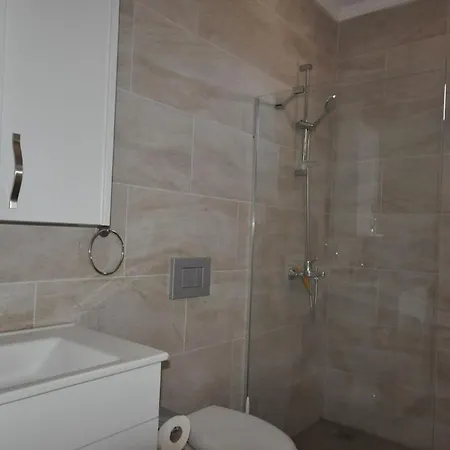 Sleeps 4 With Pool And Air Con Appartement Ortakent