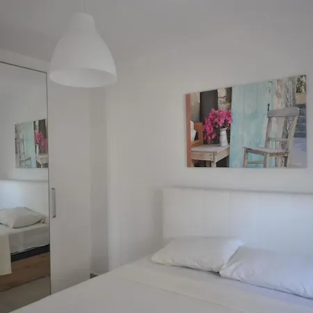 Sleeps 4 With Pool And Air Con Appartement Ortakent