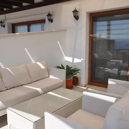 Sleeps 4 With Pool And Air Con Appartement *